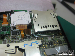 Illustration for article titled Check Out The Inside Of A 3DS